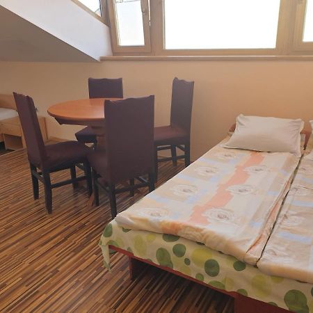 Km!Sofia - Стаи За Гости Luaran gambar
