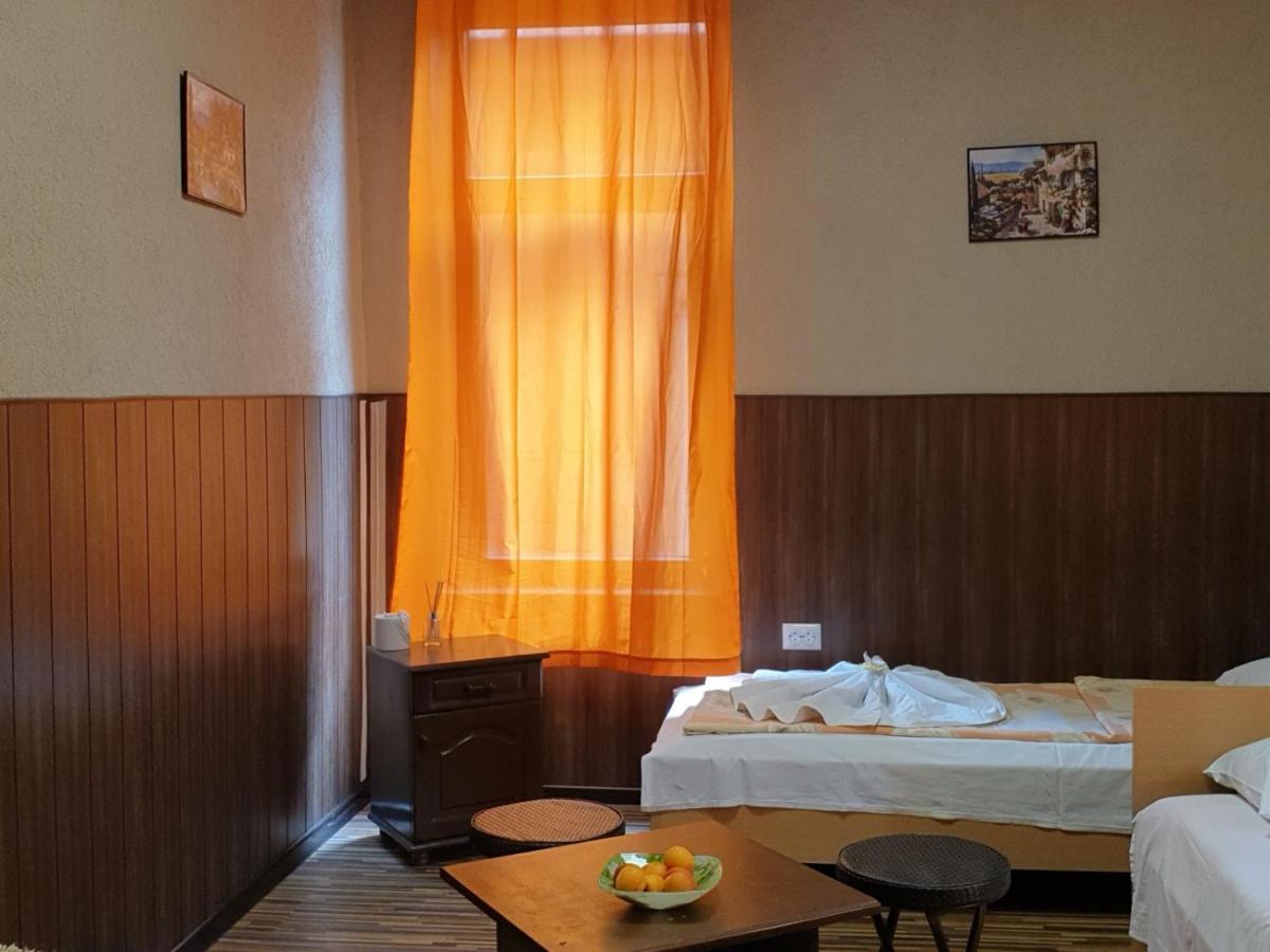 Km!Sofia - Стаи За Гости Luaran gambar