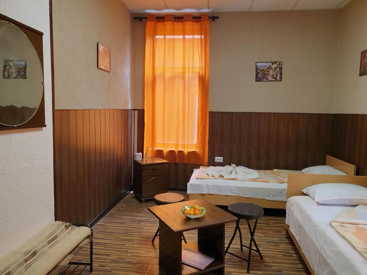 Km!Sofia - Стаи За Гости Luaran gambar
