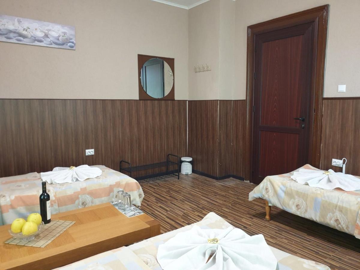 Km!Sofia - Стаи За Гости Luaran gambar