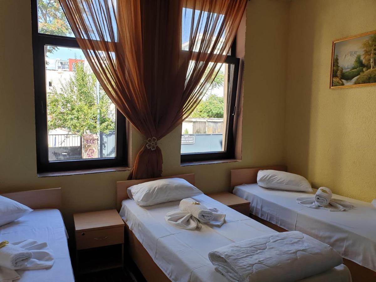 Km!Sofia - Стаи За Гости Luaran gambar