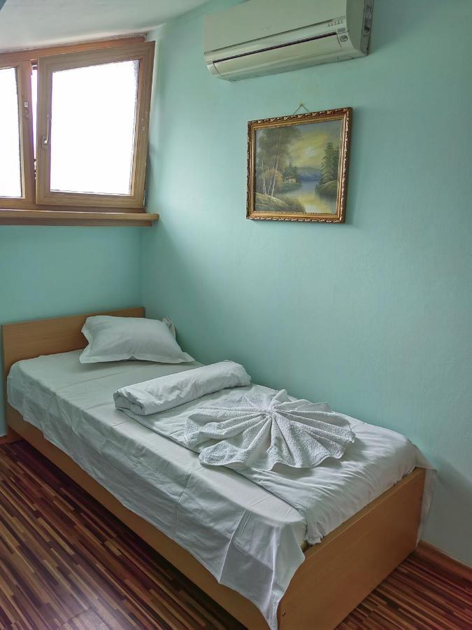 Km!Sofia - Стаи За Гости Luaran gambar